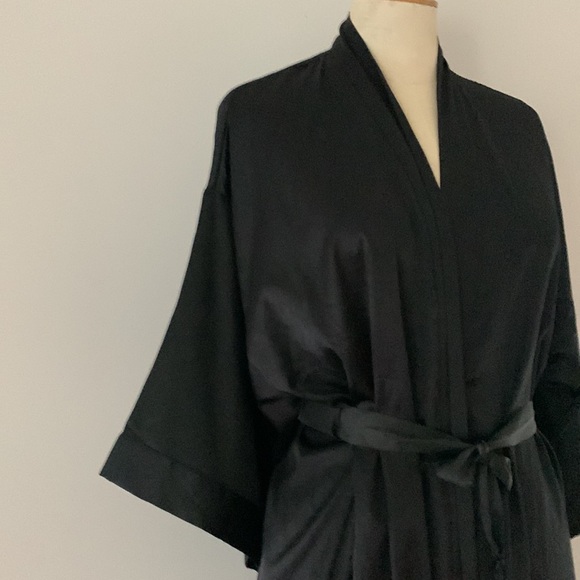 VICTORIA’S SECRET black satin kimono style short robe w/ pink piping. S/M - Picture 3 of 8